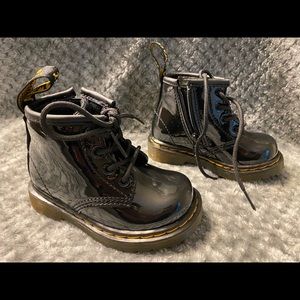 DR MARTENS- 1460 PATENT LEATHER BOOTS- infant 5K